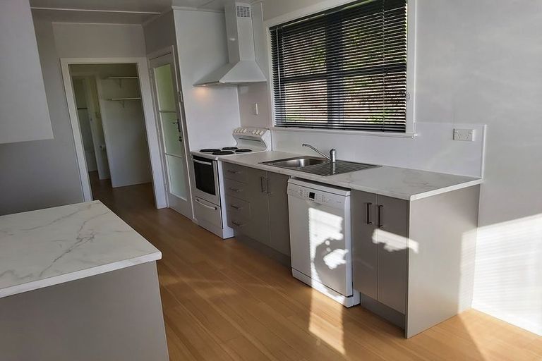 Photo of property in 98 Beazley Avenue, Paparangi, Wellington, 6037