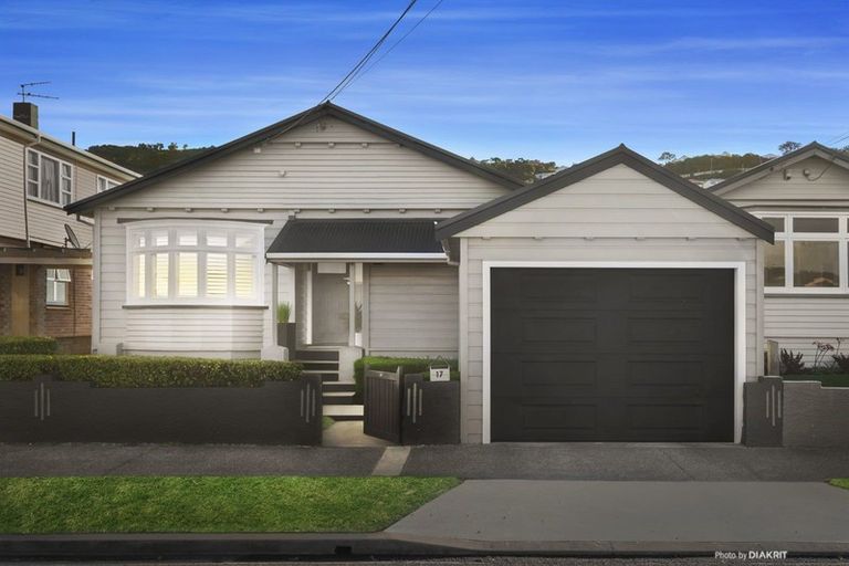 Photo of property in 17 Palm Avenue, Lyall Bay, Wellington, 6022