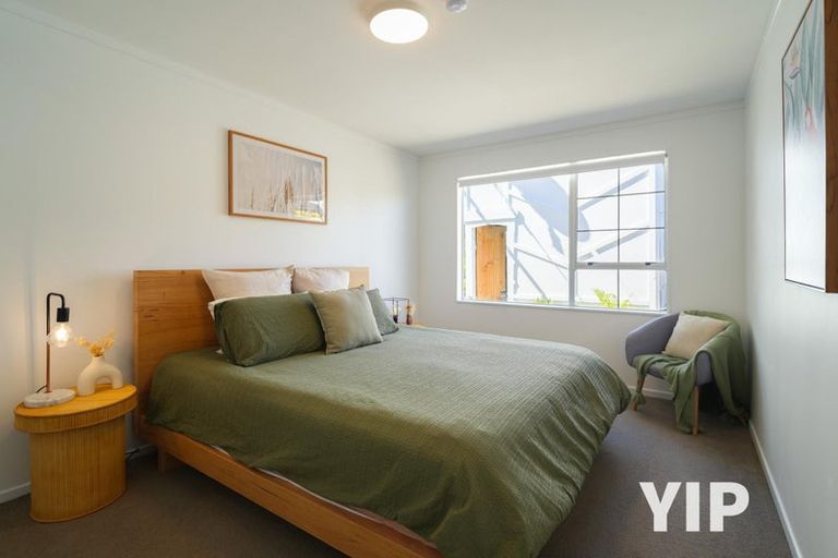 Photo of property in 38f2 Salford Street, Newlands, Wellington, 6037