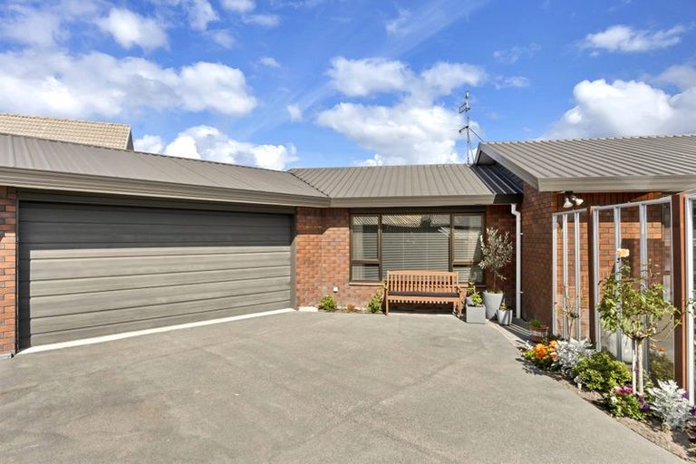 Photo of property in 14 Creese Place, Redwood, Christchurch, 8051