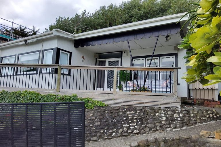 Photo of property in 74 Mana Esplanade, Paremata, Porirua, 5026