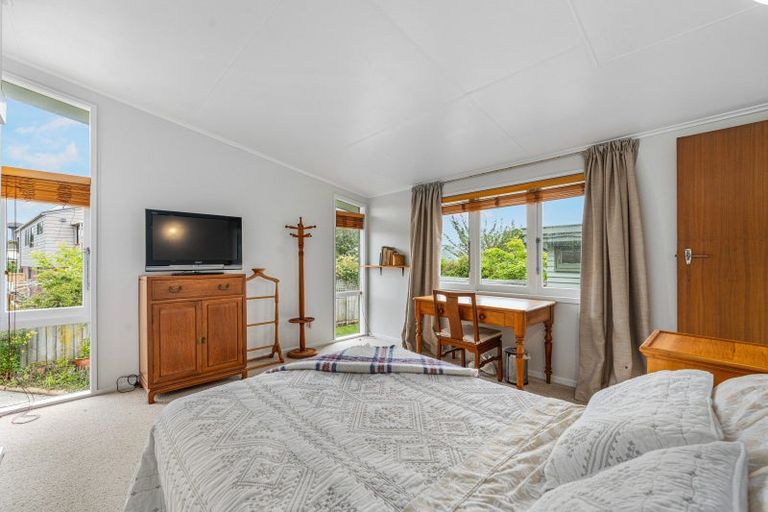 Photo of property in 42 Clifton Terrace, Fitzherbert, Palmerston North, 4410