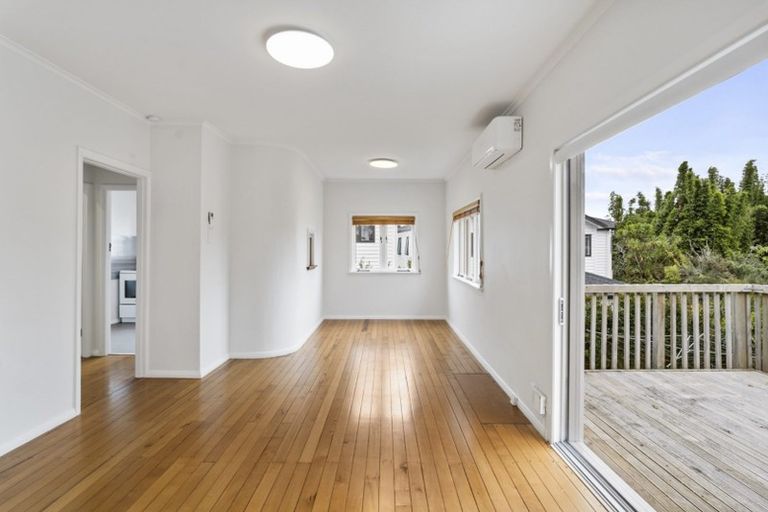 Photo of property in 88 Kelman Road, Kelston, Auckland, 0602