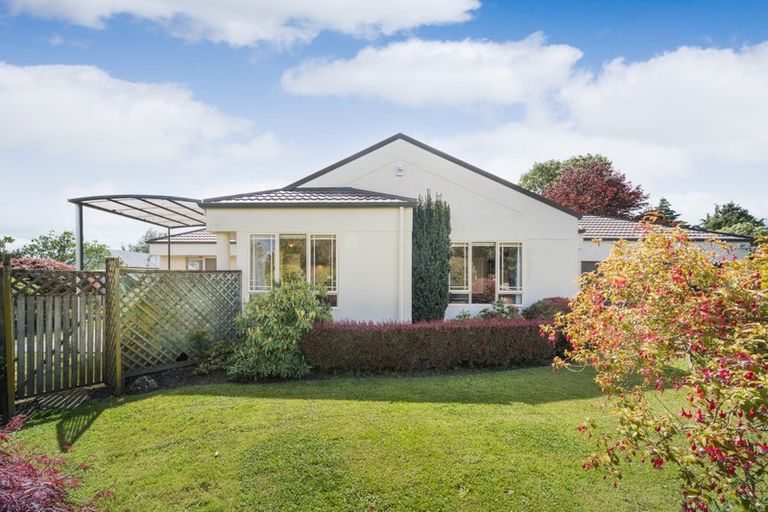 Photo of property in 18 Dalfield Place, Highbury, Palmerston North, 4412