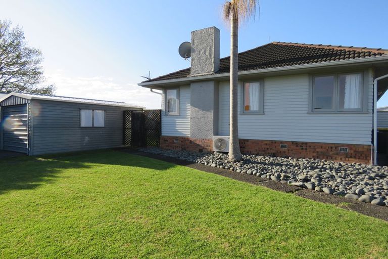 Photo of property in 1/4 Shamrock Lane, Te Atatu Peninsula, Auckland, 0610