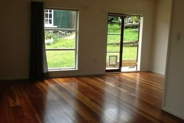 Photo of property in 36 Neptune Avenue, Beach Haven, Auckland, 0626