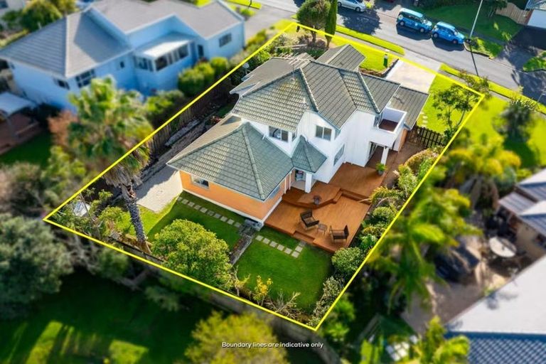 Photo of property in 29 Caversham Drive, Torbay, Auckland, 0630