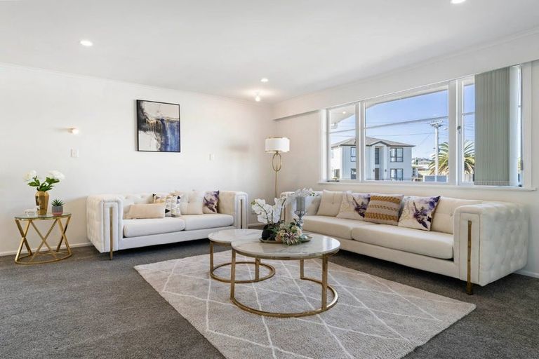 Photo of property in 24 Hill Crescent, Papakura, 2110