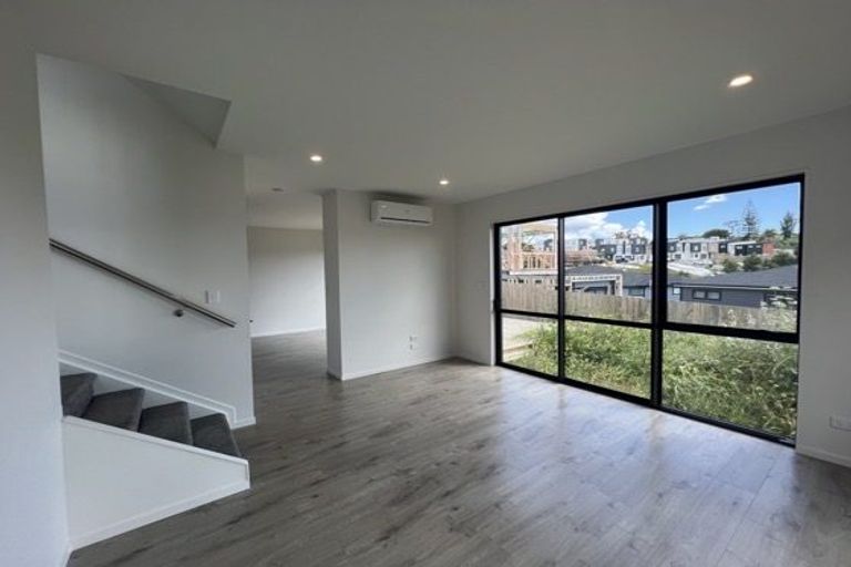 Photo of property in 38b Mcwhirters Farm Lane, Massey, Auckland, 0614