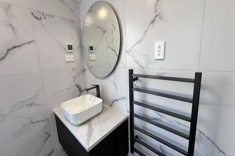 Photo of property in 19 Artesia Close, Shamrock Park, Auckland, 2016