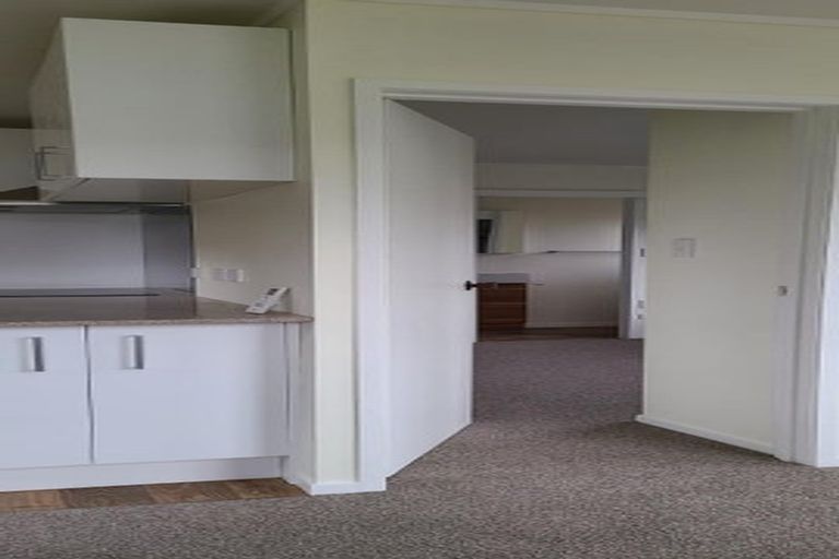 Photo of property in 17 Pipitea Place, Massey, Auckland, 0614