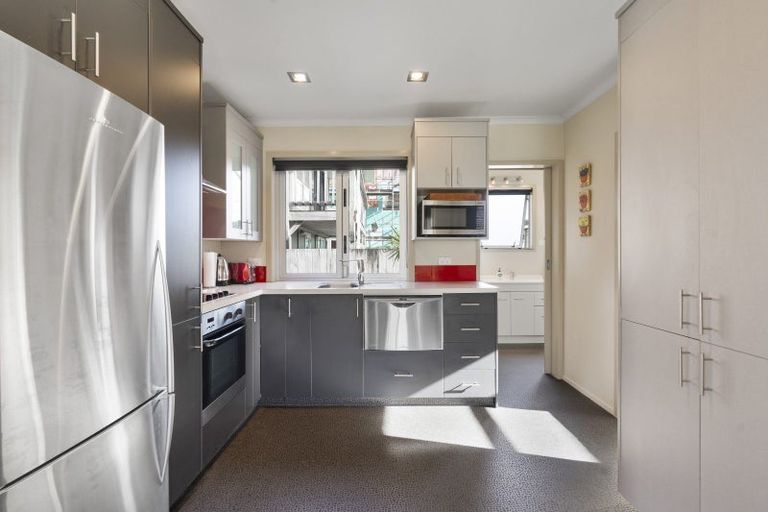 Photo of property in 68 Sixth Avenue, Urenui, 4377