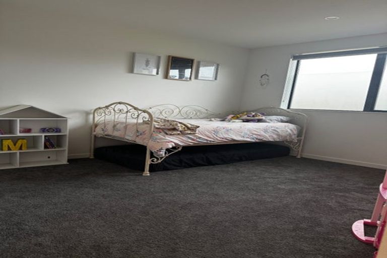 Photo of property in 19 Kaiwaru Place, Waikanae, 5036