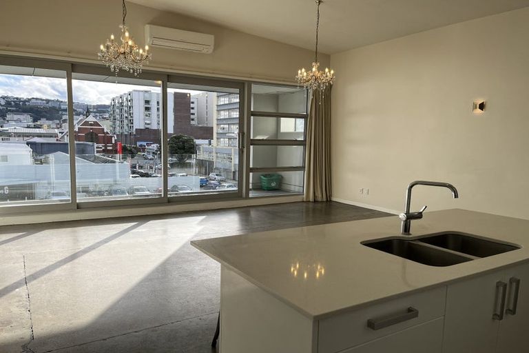 Photo of property in 25u4 Home Street, Mount Victoria, Wellington, 6011