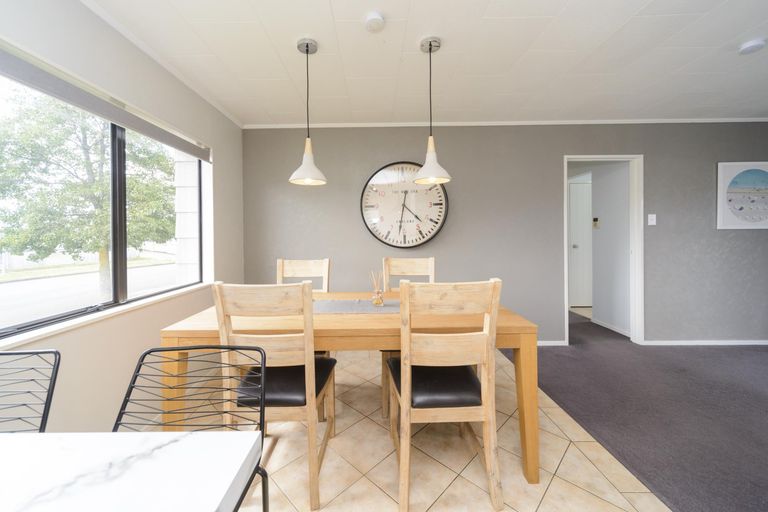 Photo of property in 73 Hillcrest Drive, Kelvin Grove, Palmerston North, 4414
