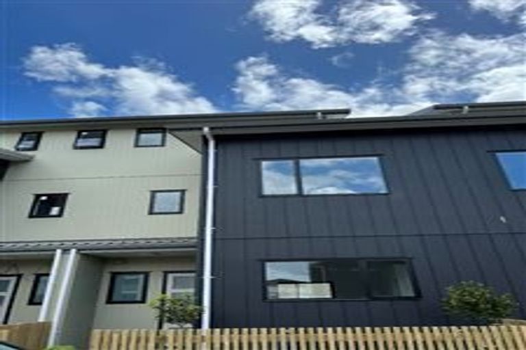Photo of property in 35 Eileen Newey Place, Henderson, Auckland, 0612
