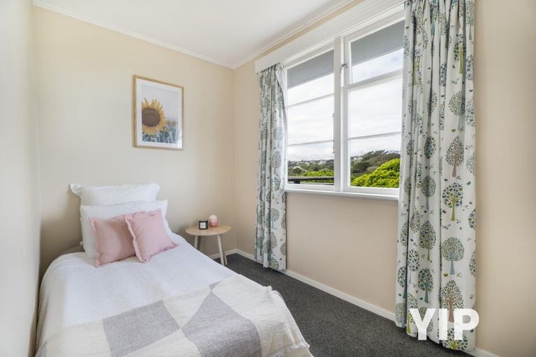 Photo of property in 133 Ruskin Road, Newlands, Wellington, 6037