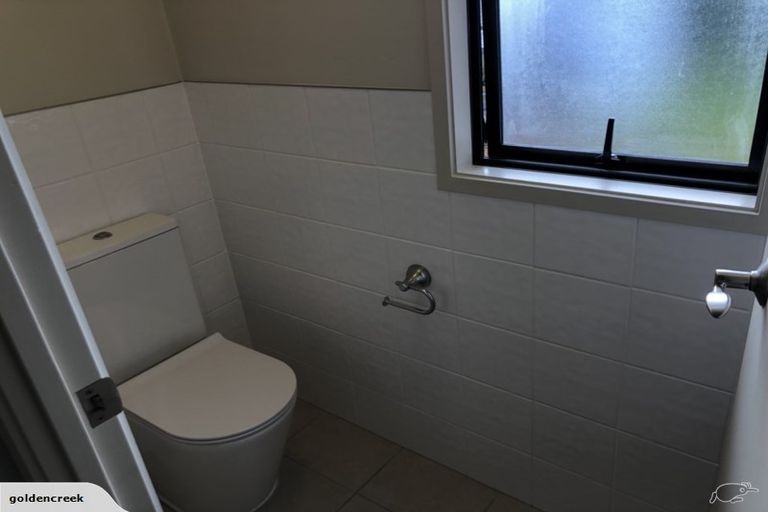 Photo of property in 11 Siena Place, Te Atatu Peninsula, Auckland, 0610