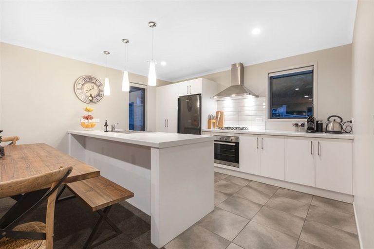 Photo of property in 31 Mooring Close, Whitby, Porirua, 5024