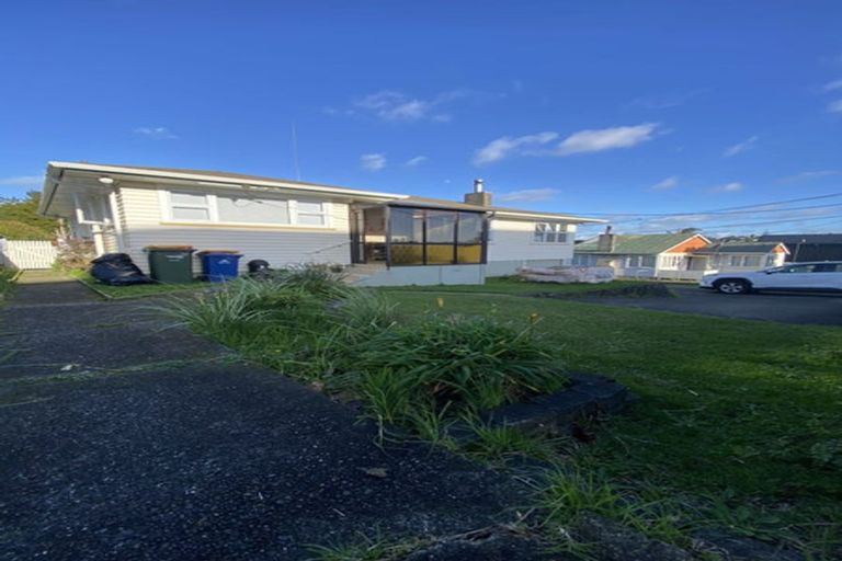 Photo of property in 26 Kaipatiki Road, Glenfield, Auckland, 0629