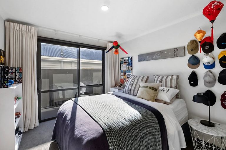 Photo of property in 12 Autere Street, Strandon, New Plymouth, 4312