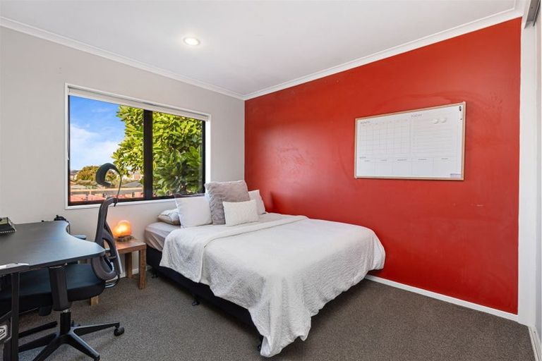 Photo of property in 11/17 Harbour View Road, Te Atatu Peninsula, Auckland, 0610