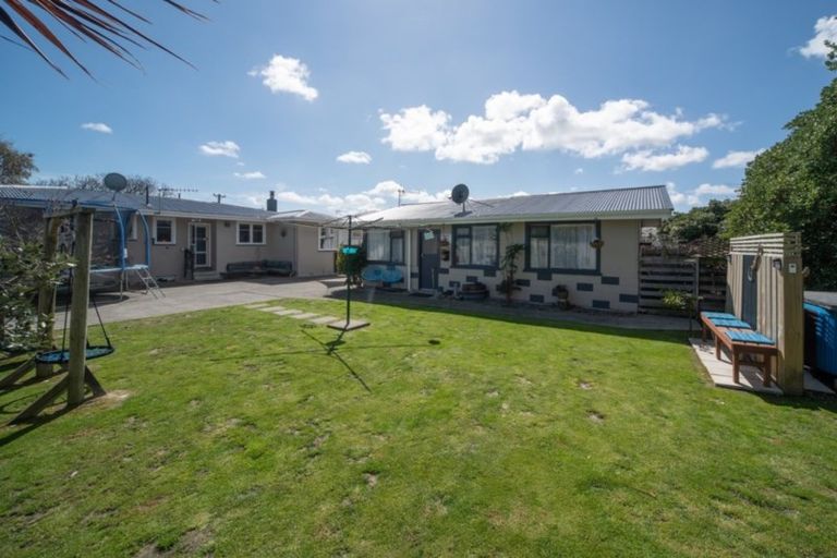 Photo of property in 33 Peters Avenue, Cloverlea, Palmerston North, 4412