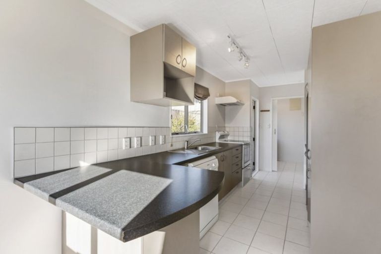 Photo of property in 2/8 Helena Street, Massey, Auckland, 0614