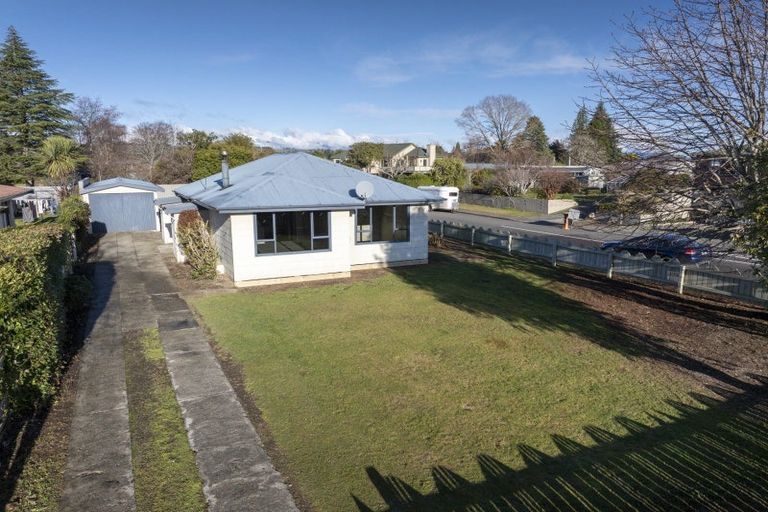 Photo of property in 12 Sutherland Street, Te Anau, 9600