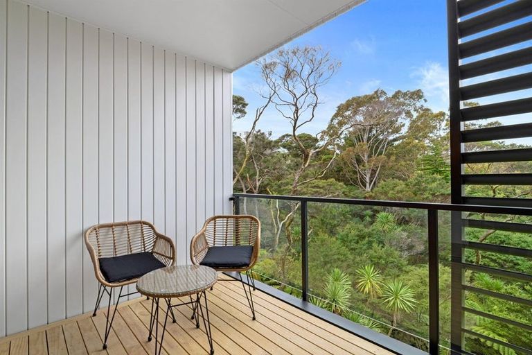 Photo of property in 2/10b Huka Road, Birkenhead, Auckland, 0626