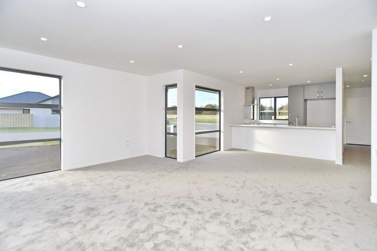 Photo of property in 16 Grey View Grove, Rangiora, 7400