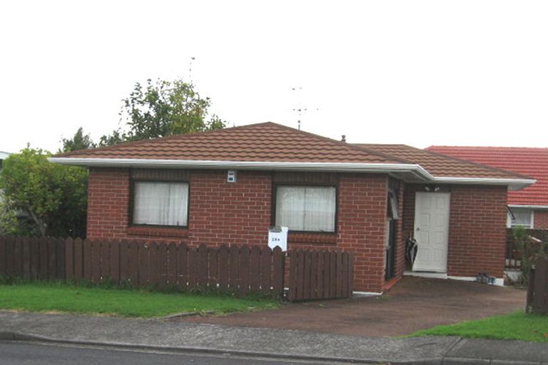 Photo of property in 28a Renata Crescent, Te Atatu Peninsula, Auckland, 0610