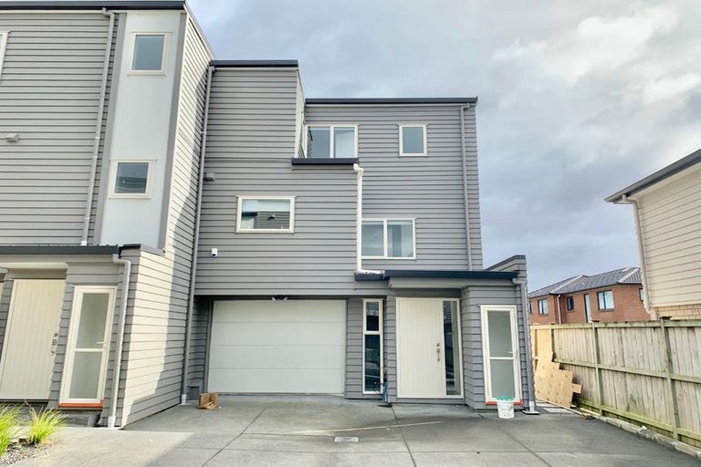 Photo of property in 72e Kerrykeel Drive, Flat Bush, Auckland, 2019