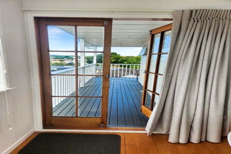 Photo of property in 9 Trosk Place, Waiuku, 2123