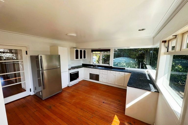 Photo of property in 17 Tauhinu Road, Greenhithe, Auckland, 0632