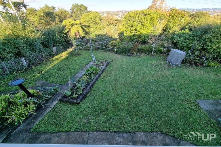 Photo of property in 72 Don Buck Road, Massey, Auckland, 0614