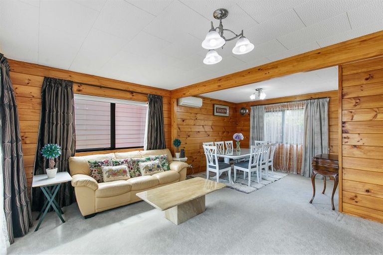 Photo of property in 2/24 Kaipatiki Road, Glenfield, Auckland, 0629