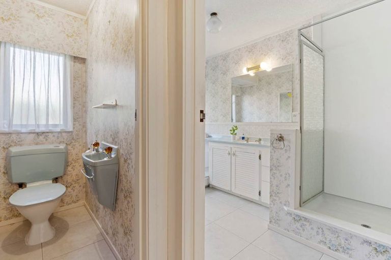 Photo of property in 2/27 Derrimore Heights, Clover Park, Auckland, 2019