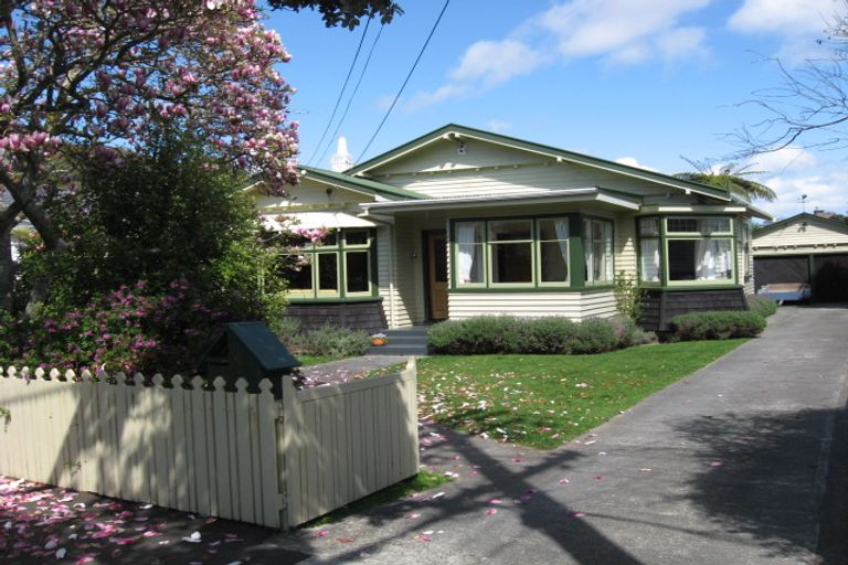 Photo of property in 4 Saint Ronans Avenue, Waterloo, Lower Hutt, 5011