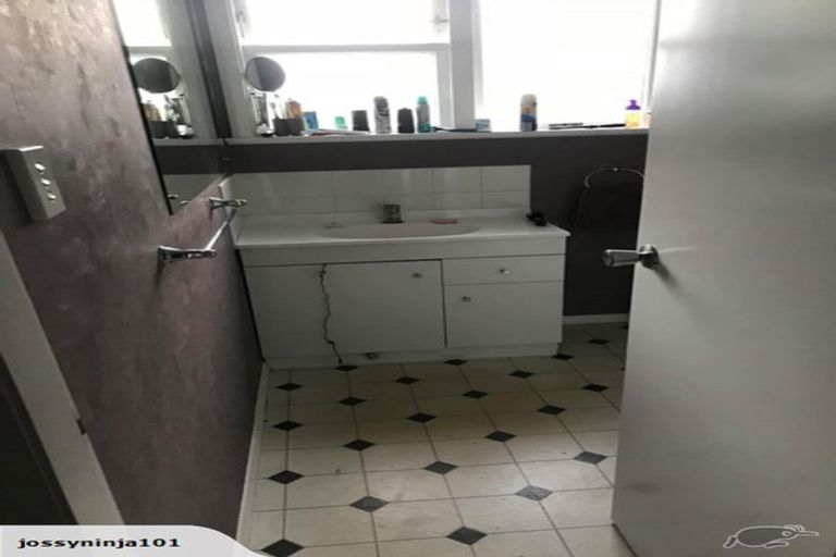 Photo of property in 28 Woodleigh Street, Frankleigh Park, New Plymouth, 4310