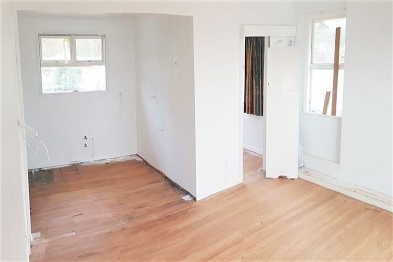 Photo of property in 31 Clifford Road, Johnsonville, Wellington, 6037