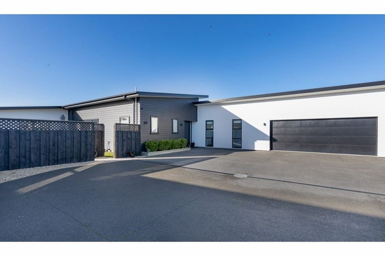 Photo of property in 33 Highgate Drive, Rangiora, 7400