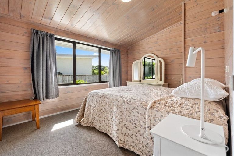 Photo of property in 12 Matakatia Parade, Matakatia, Whangaparaoa, 0930
