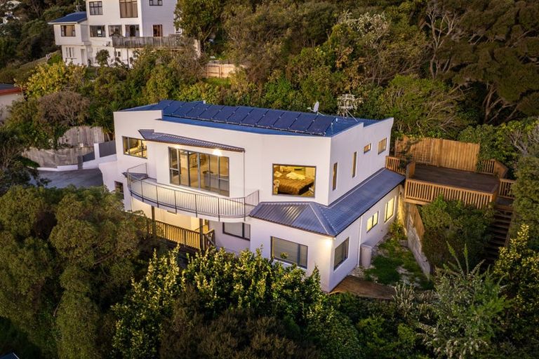 Photo of property in 8a Kiriwai Road, Paremata, Porirua, 5024