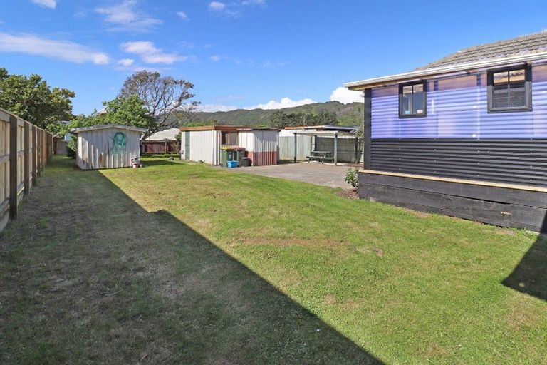 Photo of property in 15 Hinau Grove, Wainuiomata, Lower Hutt, 5014