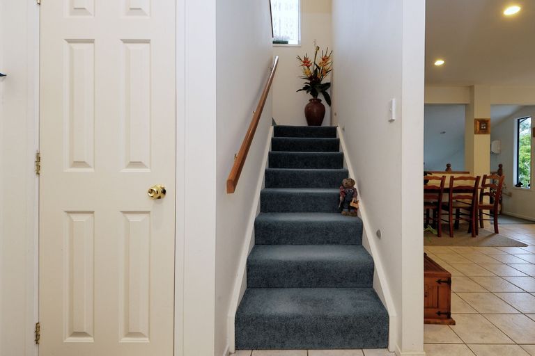 Photo of property in 35 Chamari Close, Titirangi, Auckland, 0604