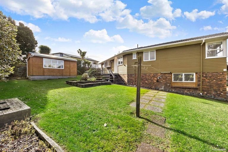 Photo of property in 11 Grimshaw Place, Henderson, Auckland, 0612