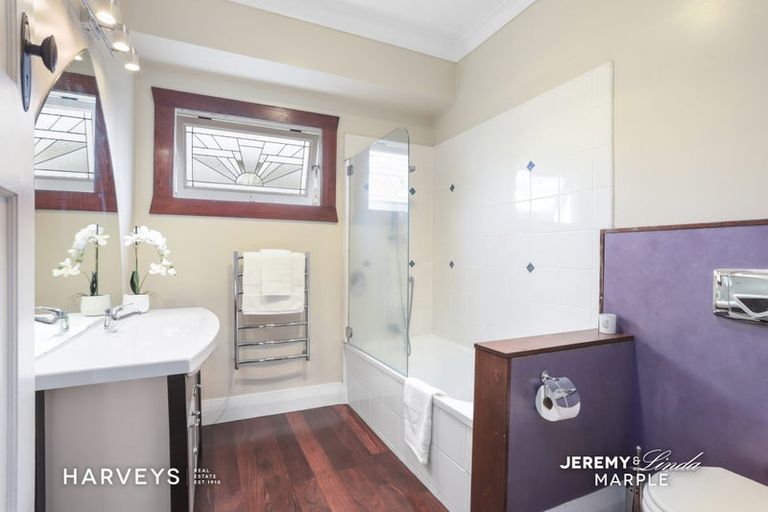 Photo of property in 10 Woodglen Road, Glen Eden, Auckland, 0602