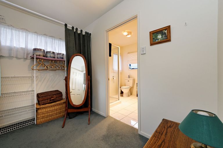 Photo of property in 35 Chamari Close, Titirangi, Auckland, 0604