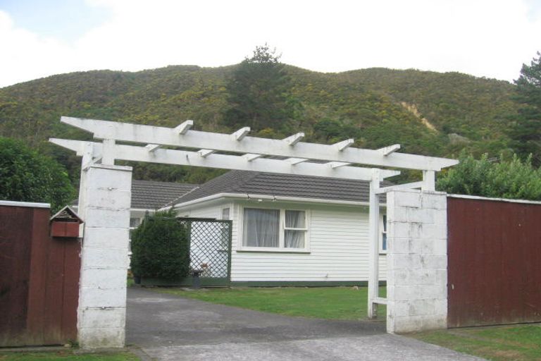 Photo of property in 15 Sunny Grove, Wainuiomata, Lower Hutt, 5014